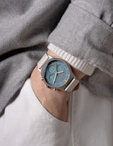 米白色太陽能手錶