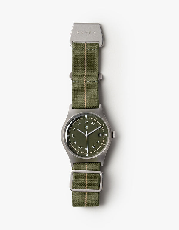 墨綠色機械錶