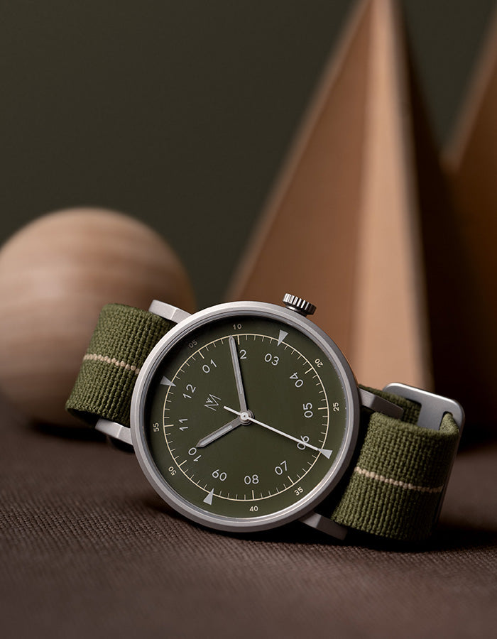 墨綠色石英錶
