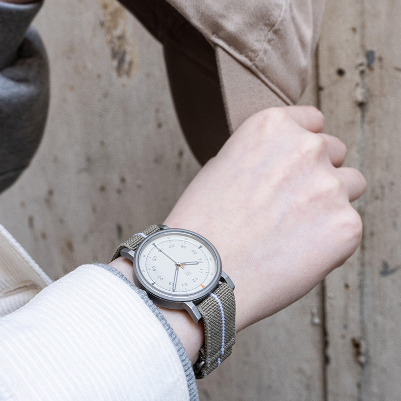 MUS-01 KHAKI P 34MM + 原色真皮錶帶 禮盒套裝