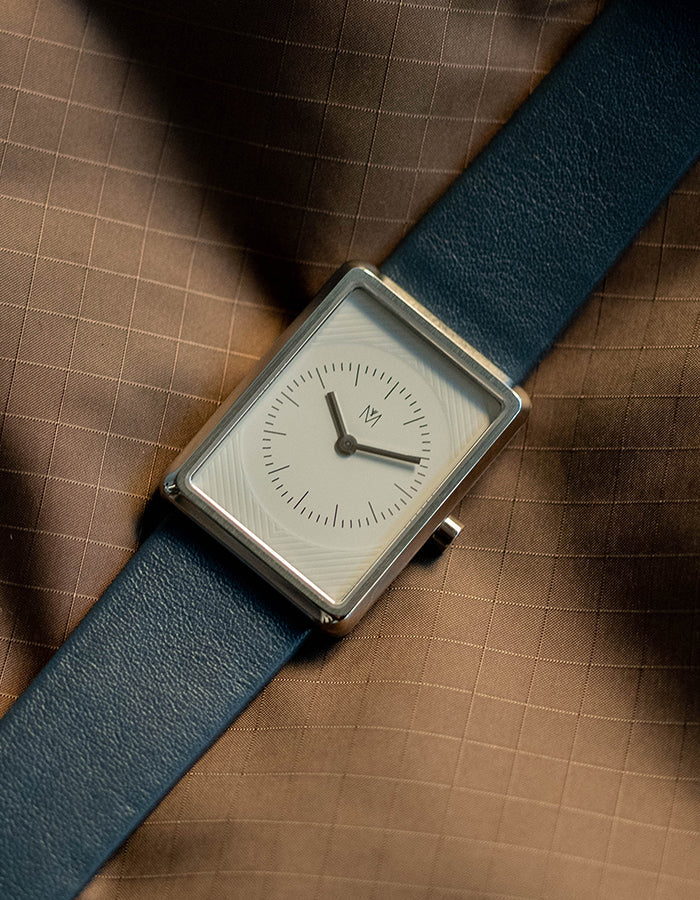藍色皮革手錶